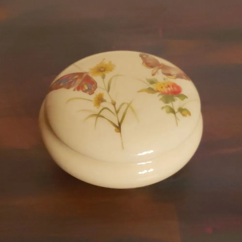 Vintage Footed Floral Butterfly Trinket Box w/Lid - Takahashi - Japan